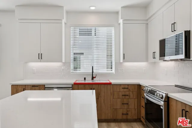 $1,041,990 | 1693 Coral Sea Lane, Los Angeles, CA 90732