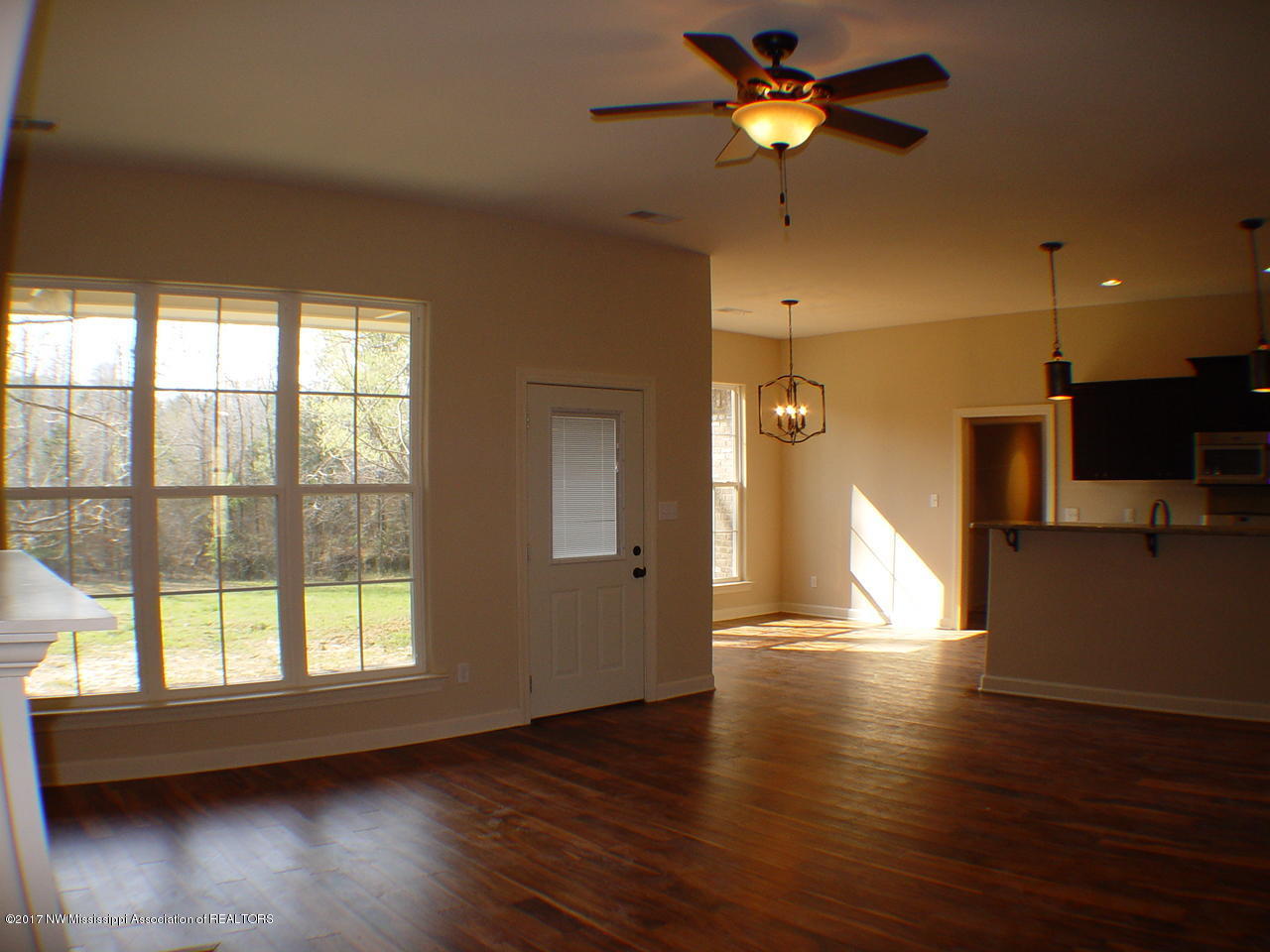 13239 Cathy Road Byhalia, MS 38611 - Photo 8 of 26 Great Room