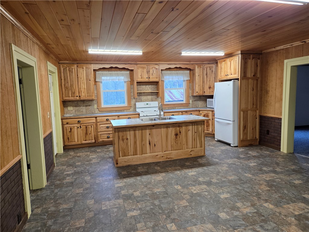 3793 County House Road Jerusalem, NY 14527 - Photo 4 of 32 Kitchen / dining & family room combo