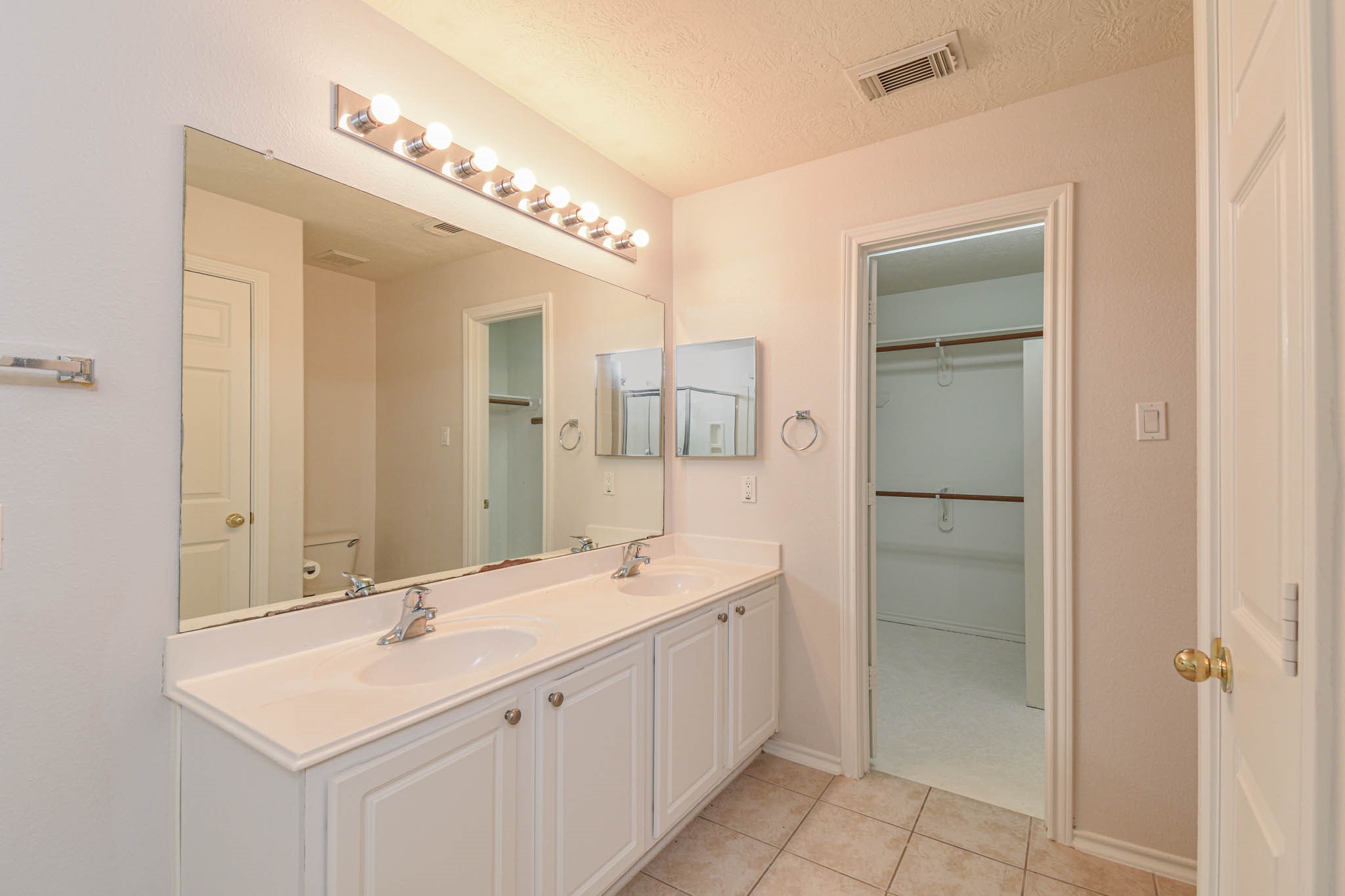 213 Summerhaze Circle Spring, TX 77382 - Photo 24 of 32 Dual vanities in the primary bath