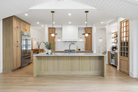 $1,795,000 | 853 Sauganash Drive, Fontana, WI 53125
