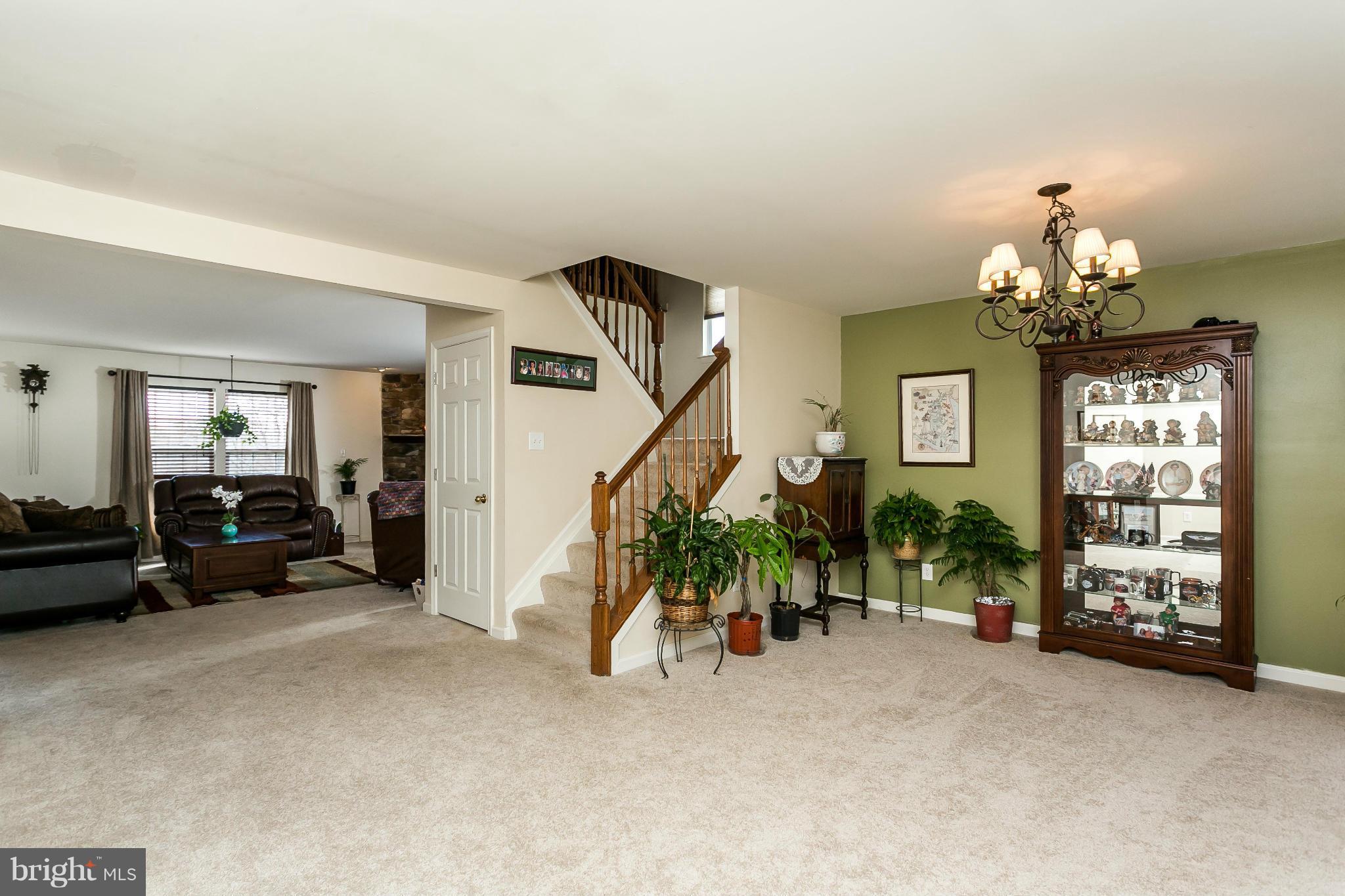 7702 Perry Road Baltimore, MD 21236 - Photo 4 of 30 Living Room
