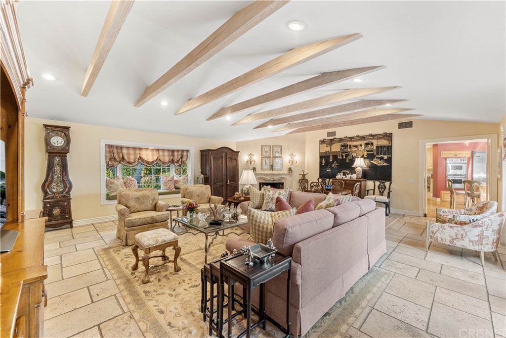 15620 Woodvale Road Encino, CA 91436 - Photo 11 of 52