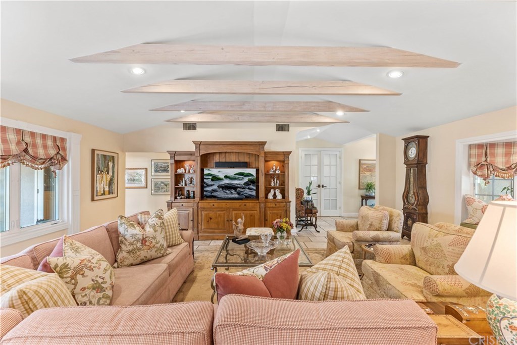 15620 Woodvale Road Encino, CA 91436 - Photo 12 of 52