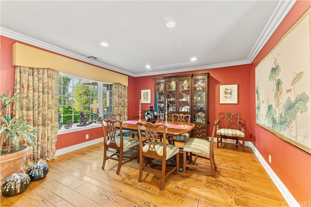 15620 Woodvale Road Encino, CA 91436 - Photo 13 of 52