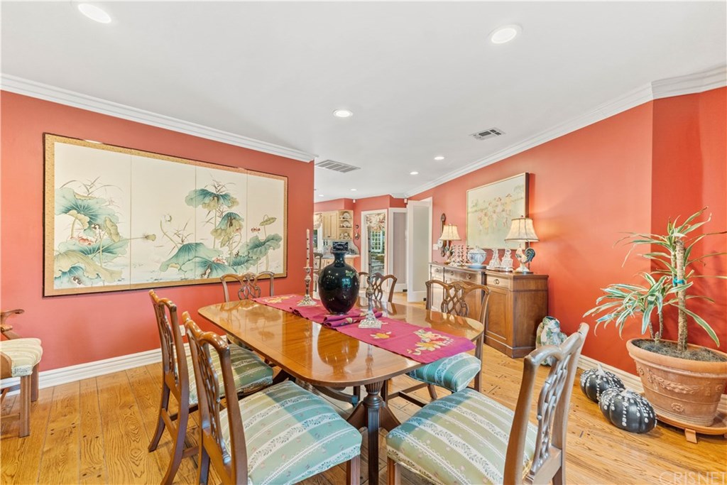 15620 Woodvale Road Encino, CA 91436 - Photo 14 of 52