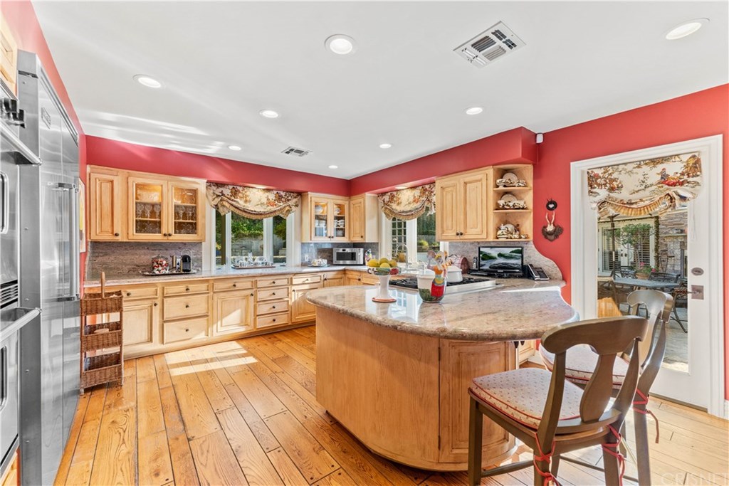 15620 Woodvale Road Encino, CA 91436 - Photo 16 of 52