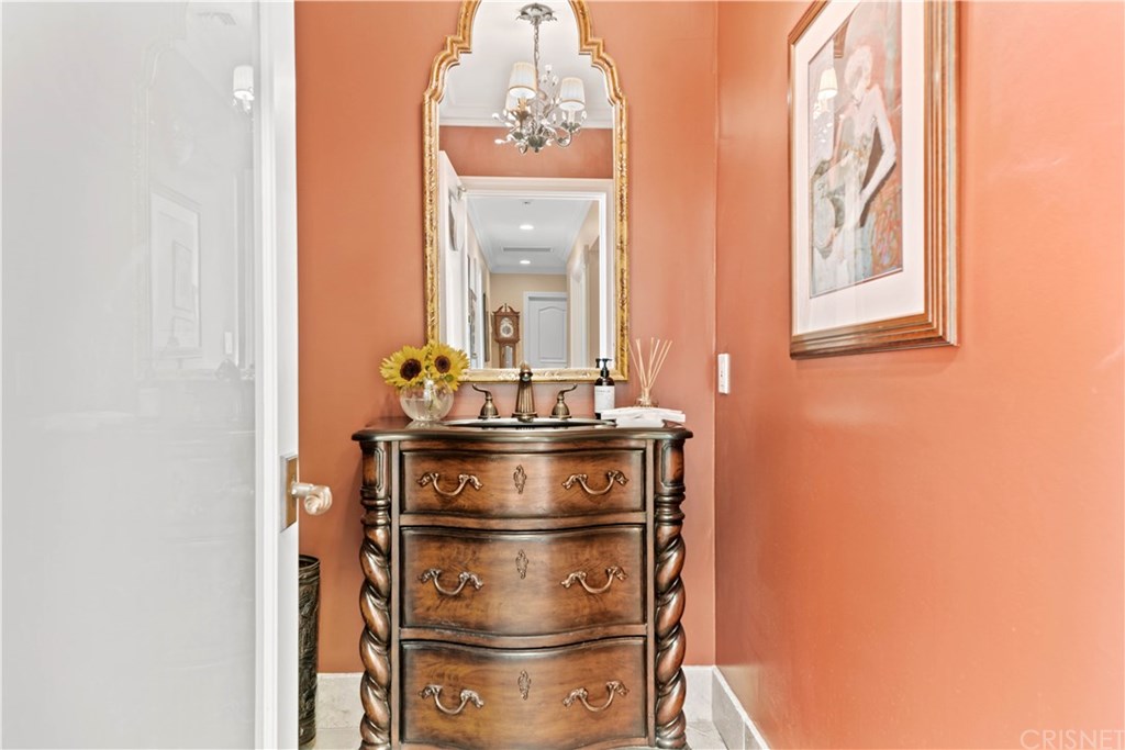 15620 Woodvale Road Encino, CA 91436 - Photo 20 of 52