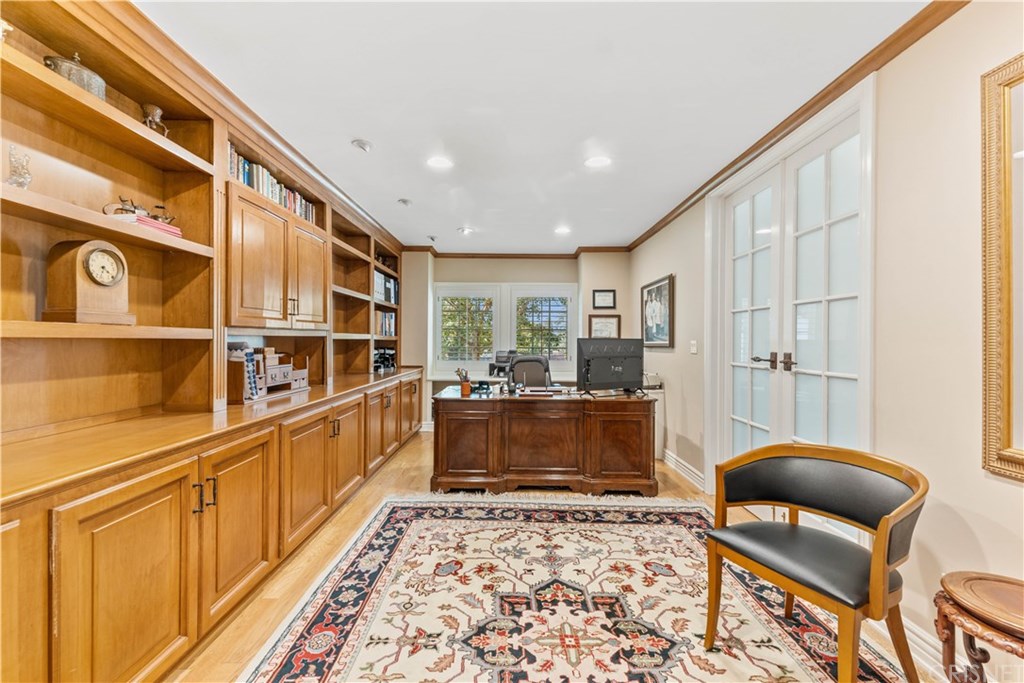 15620 Woodvale Road Encino, CA 91436 - Photo 21 of 52