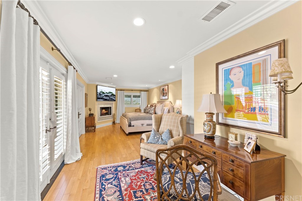 15620 Woodvale Road Encino, CA 91436 - Photo 23 of 52