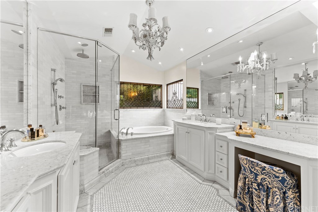 15620 Woodvale Road Encino, CA 91436 - Photo 28 of 52