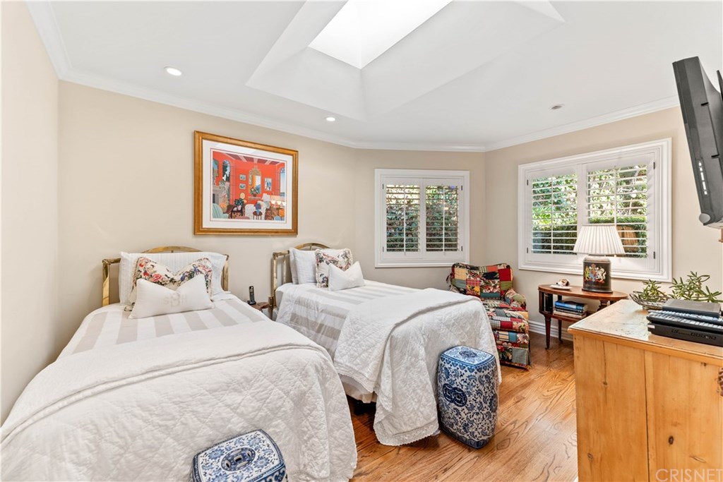 15620 Woodvale Road Encino, CA 91436 - Photo 34 of 52