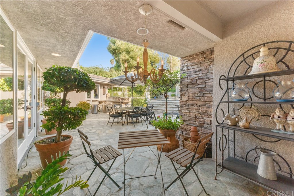 15620 Woodvale Road Encino, CA 91436 - Photo 43 of 52