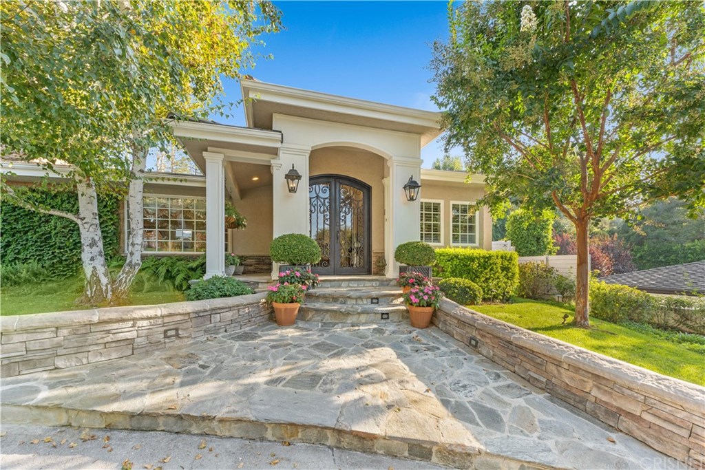 15620 Woodvale Road Encino, CA 91436 - Photo 6 of 52