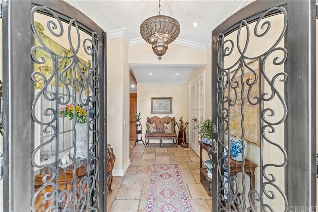 15620 Woodvale Road Encino, CA 91436 - Photo 7 of 52