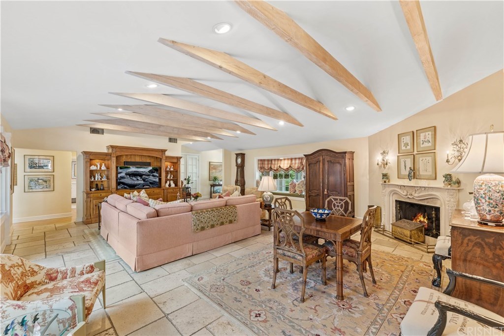 15620 Woodvale Road Encino, CA 91436 - Photo 10 of 52