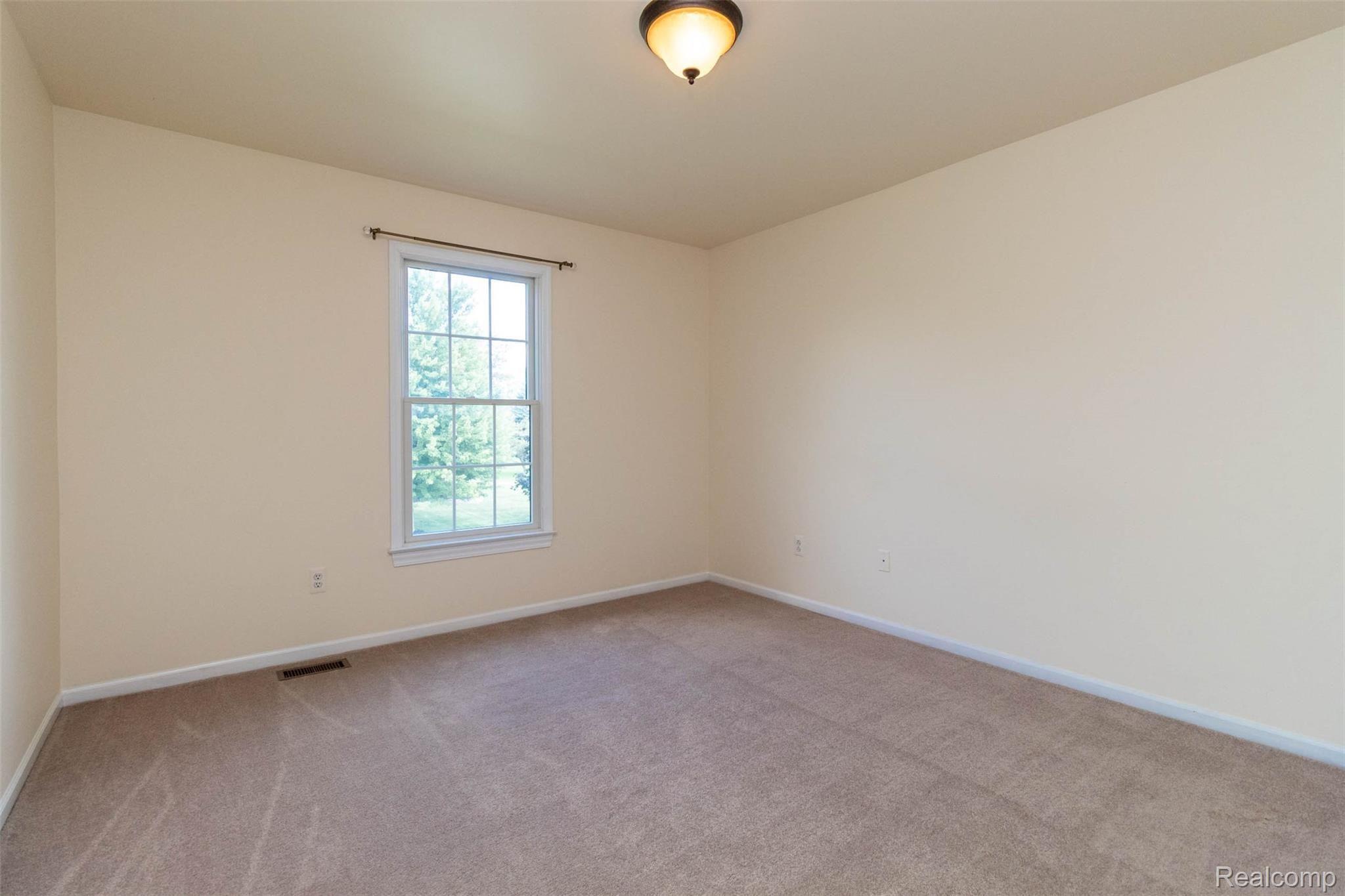 2399 Pleasant View Drive Rochester, MI 48306 - Photo 32 of 57 37.jpg