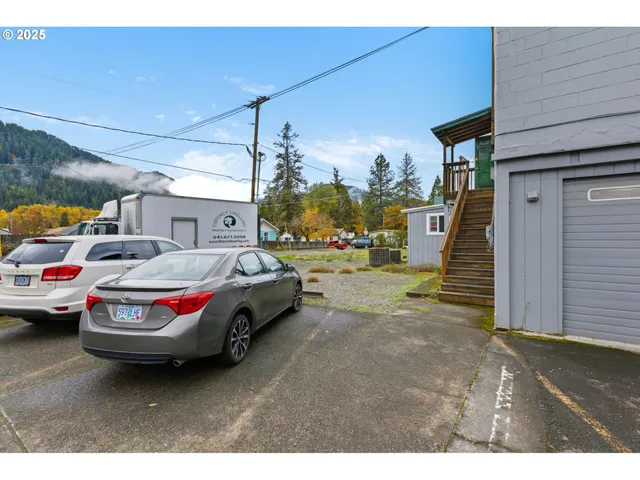 $449,900 | 47470 Highway 58, Oakridge, OR 97463