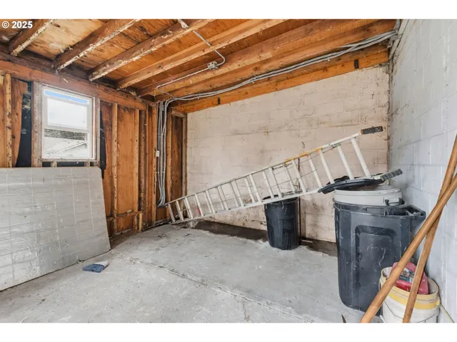 $449,900 | 47470 Highway 58, Oakridge, OR 97463