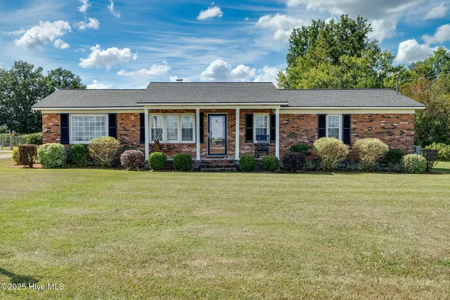 $305,000 | 122 Paul Ed Dail Road, Kenansville, NC 28349