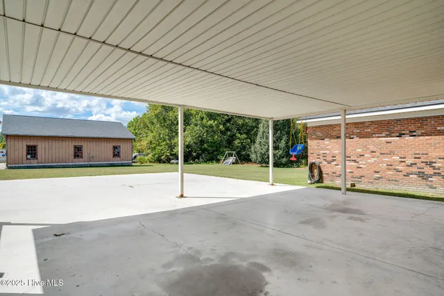 $305,000 | 122 Paul Ed Dail Road, Kenansville, NC 28349