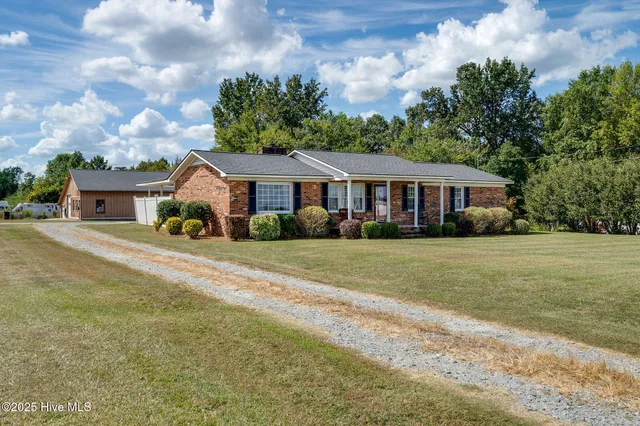 $305,000 | 122 Paul Ed Dail Road, Kenansville, NC 28349