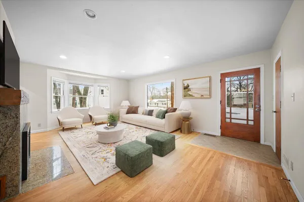 $306,000 | 721 North Jefferson Street, Lowell, MI 49331