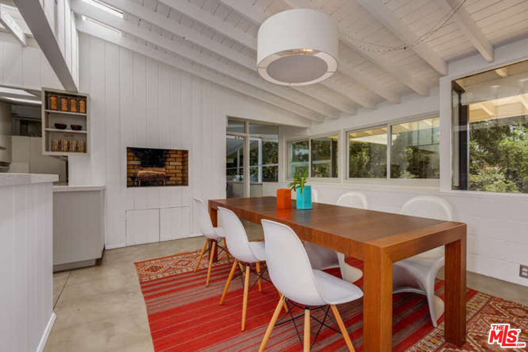 810 Bramble Way Los Angeles, CA 90049 - Photo 21 of 32 a view of a dining room with furniture and wooden floor