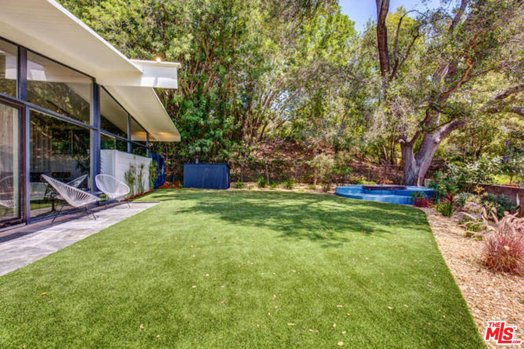 810 Bramble Way Los Angeles, CA 90049 - Photo 29 of 32 a view of a house with backyard and sitting area