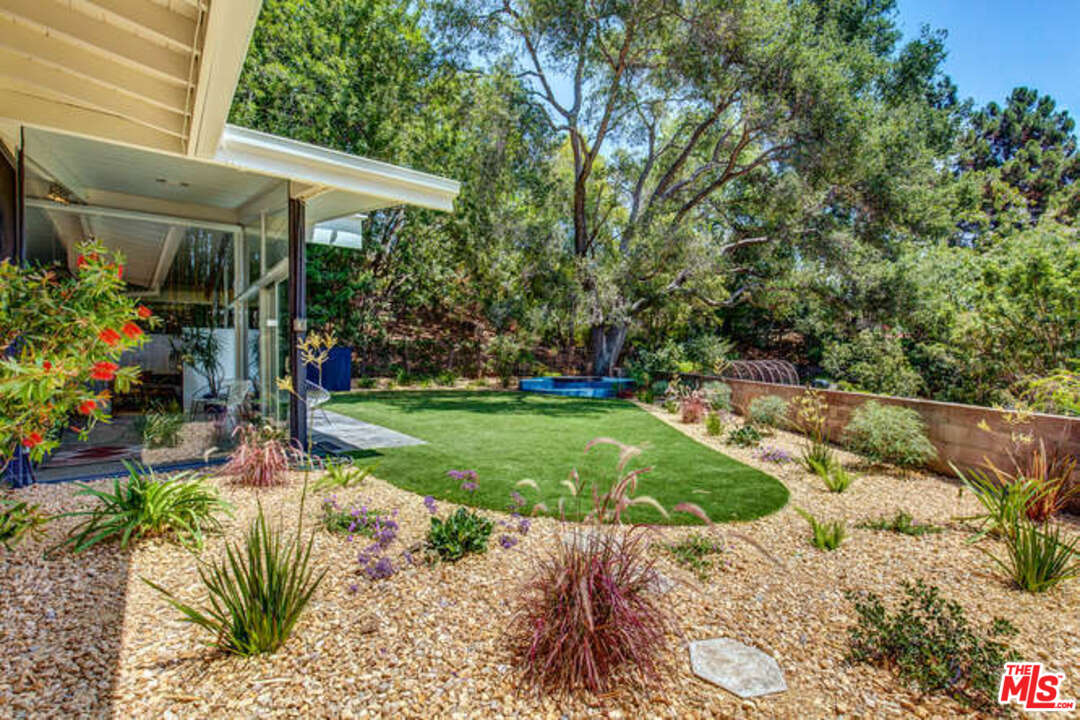 810 Bramble Way Los Angeles, CA 90049 - Photo 31 of 32 a view of a backyard with plants and a patio