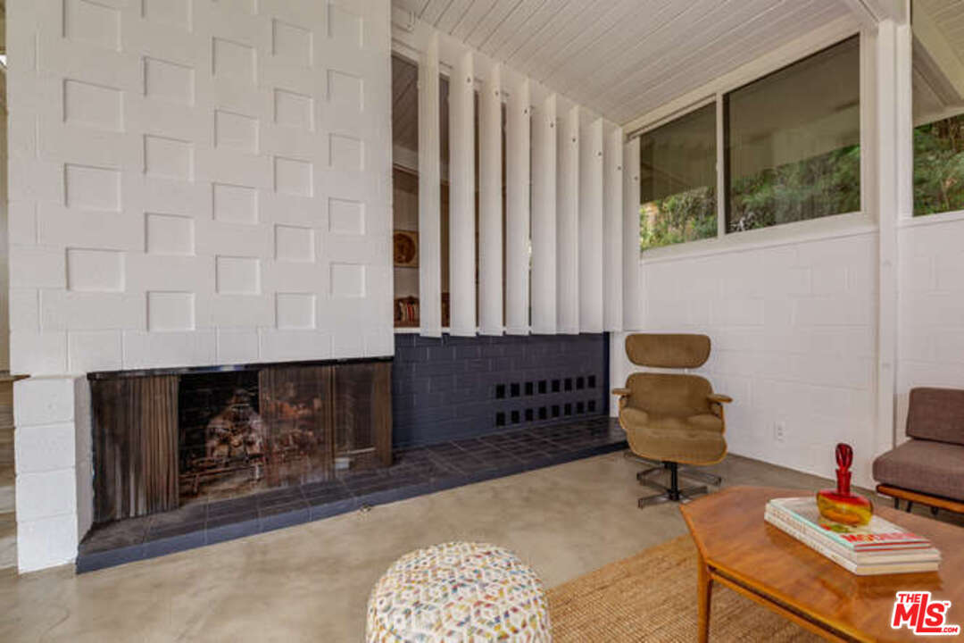 810 Bramble Way Los Angeles, CA 90049 - Photo 5 of 32 a living room with furniture and a fireplace