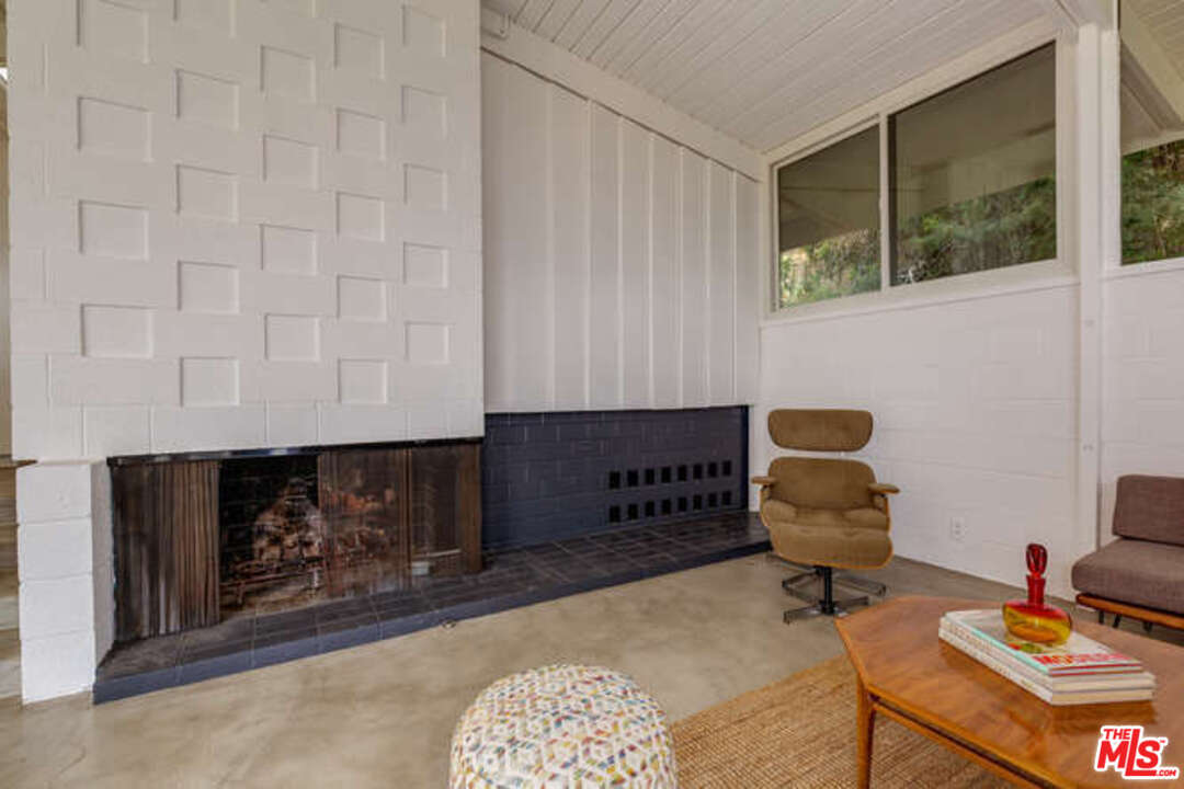 810 Bramble Way Los Angeles, CA 90049 - Photo 6 of 32 a living room with furniture and a fireplace