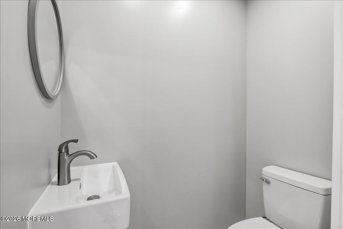3 Roberta Drive Middletown, NJ 07748 - Photo 20 of 42 21-Half Bath
