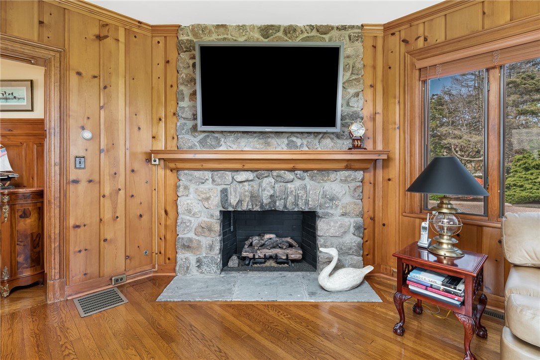 8 Manatuck Avenue Westerly, RI 02891 - Photo 25 of 41