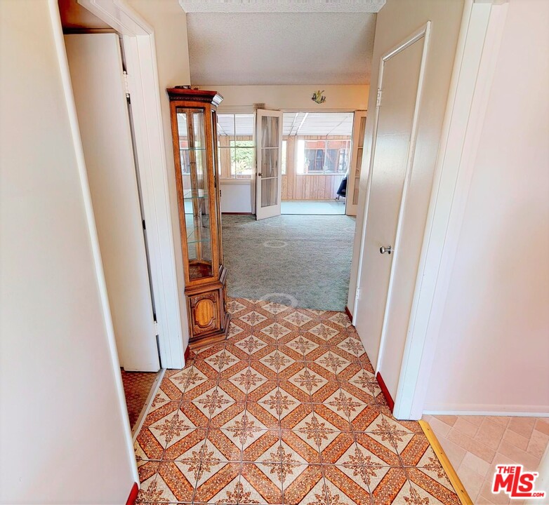 627 Stephen Road Burbank, CA 91504 - Photo 2 of 22