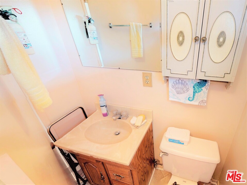 627 Stephen Road Burbank, CA 91504 - Photo 15 of 22