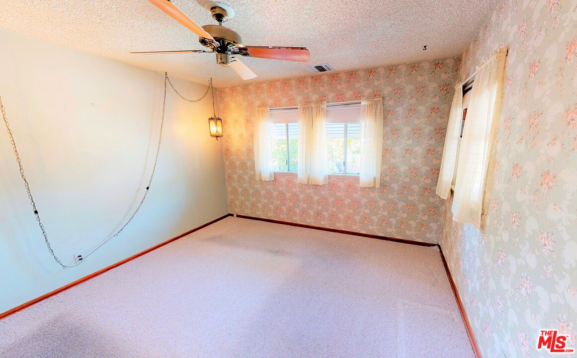 627 Stephen Road Burbank, CA 91504 - Photo 8 of 22