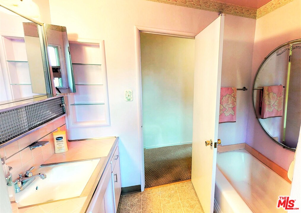 627 Stephen Road Burbank, CA 91504 - Photo 10 of 22