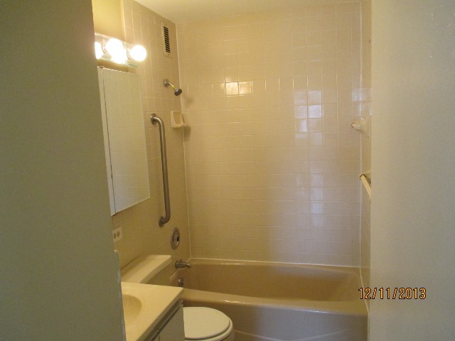336 West Wellington Avenue, Unit 604 Chicago, IL 60657 - Photo 7 of 9 a bathroom with a sink toilet and shower