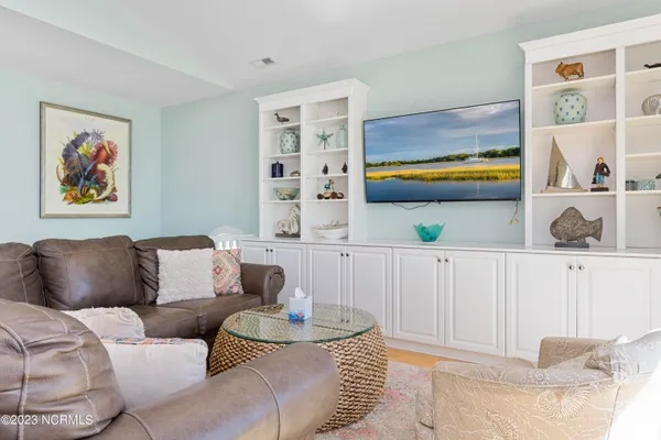 $2,200,000 | 611 Ocean Drive, Emerald Isle, NC 28594