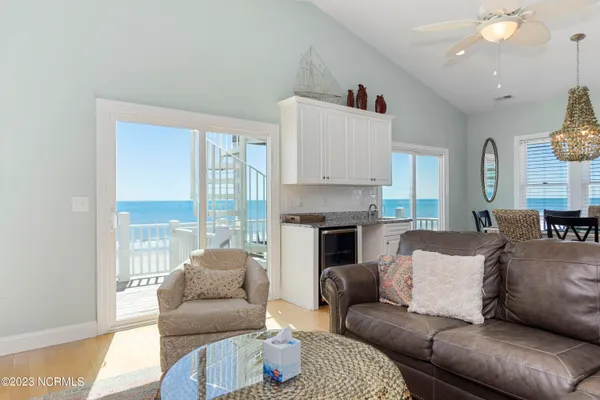 $2,200,000 | 611 Ocean Drive, Emerald Isle, NC 28594