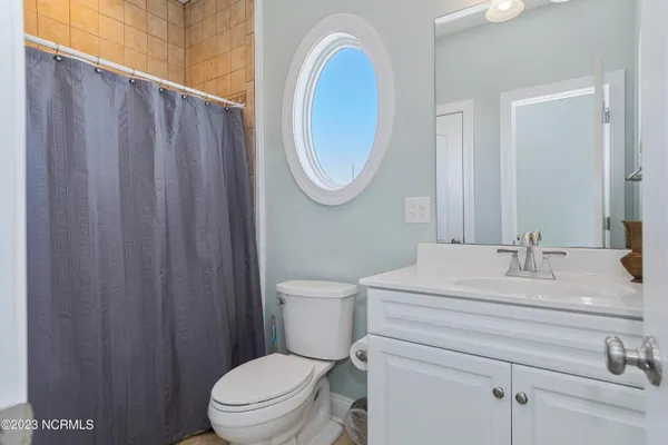 $2,200,000 | 611 Ocean Drive, Emerald Isle, NC 28594