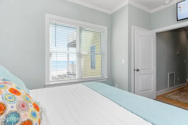 $2,200,000 | 611 Ocean Drive, Emerald Isle, NC 28594
