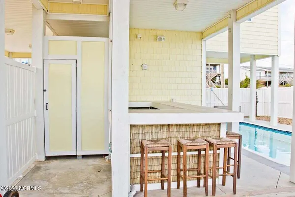 $2,200,000 | 611 Ocean Drive, Emerald Isle, NC 28594