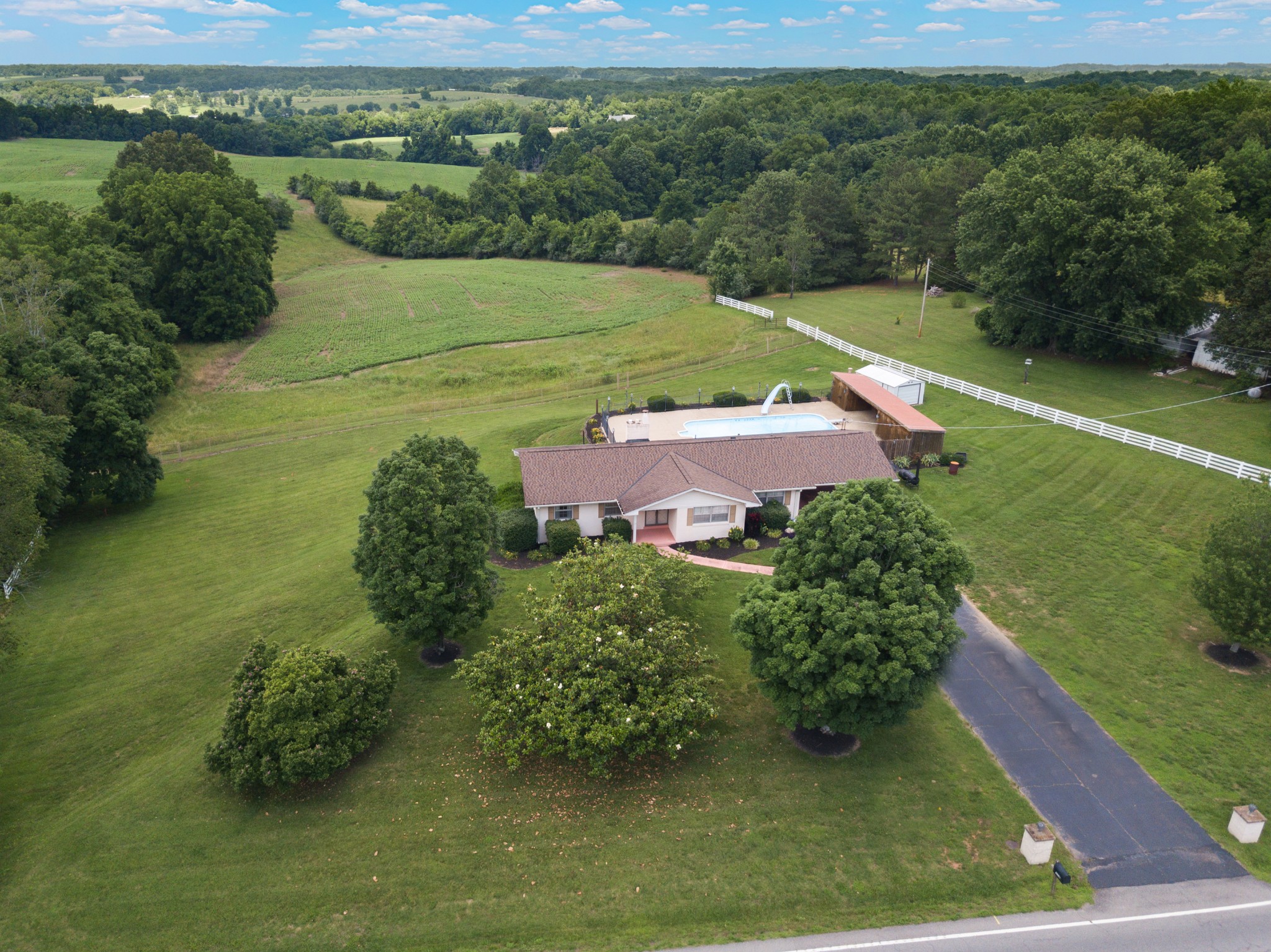 5528 Highway 76 East Springfield, TN 37172 - Photo 3 of 32