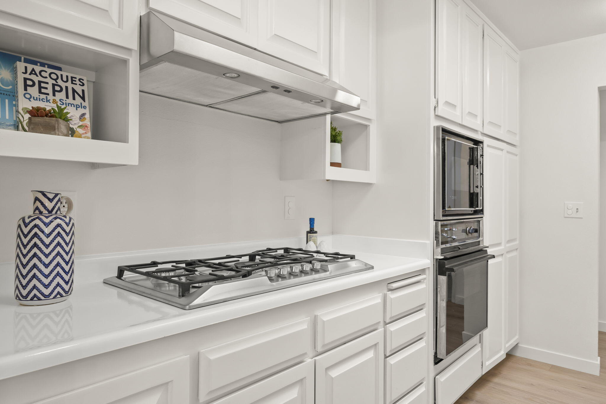 885 Oakwood Street Ojai, CA 93023 - Photo 13 of 35 a kitchen with granite countertop a stove and a refrigerator
