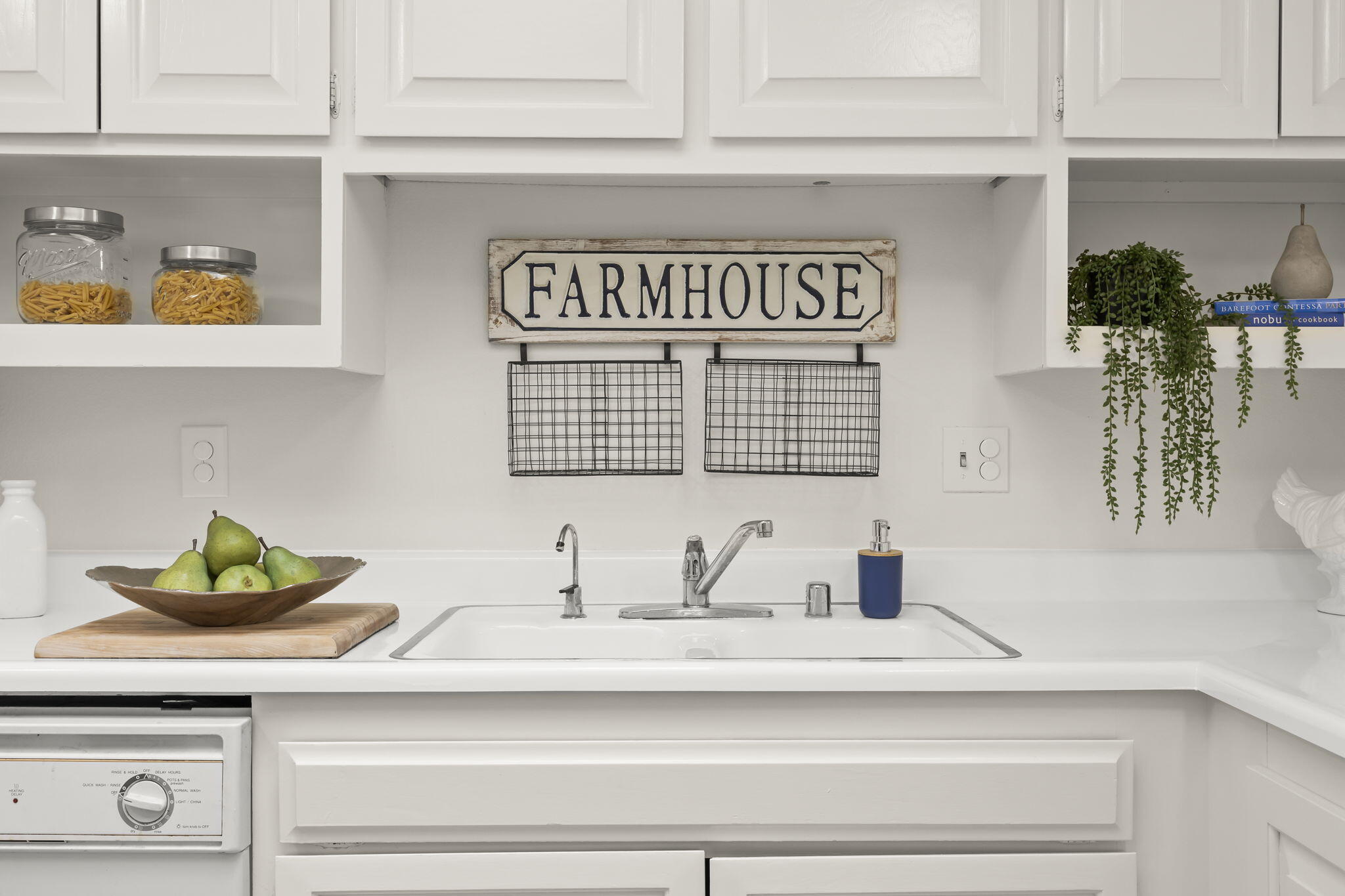 885 Oakwood Street Ojai, CA 93023 - Photo 14 of 35 a bathroom with a sink and a mirror