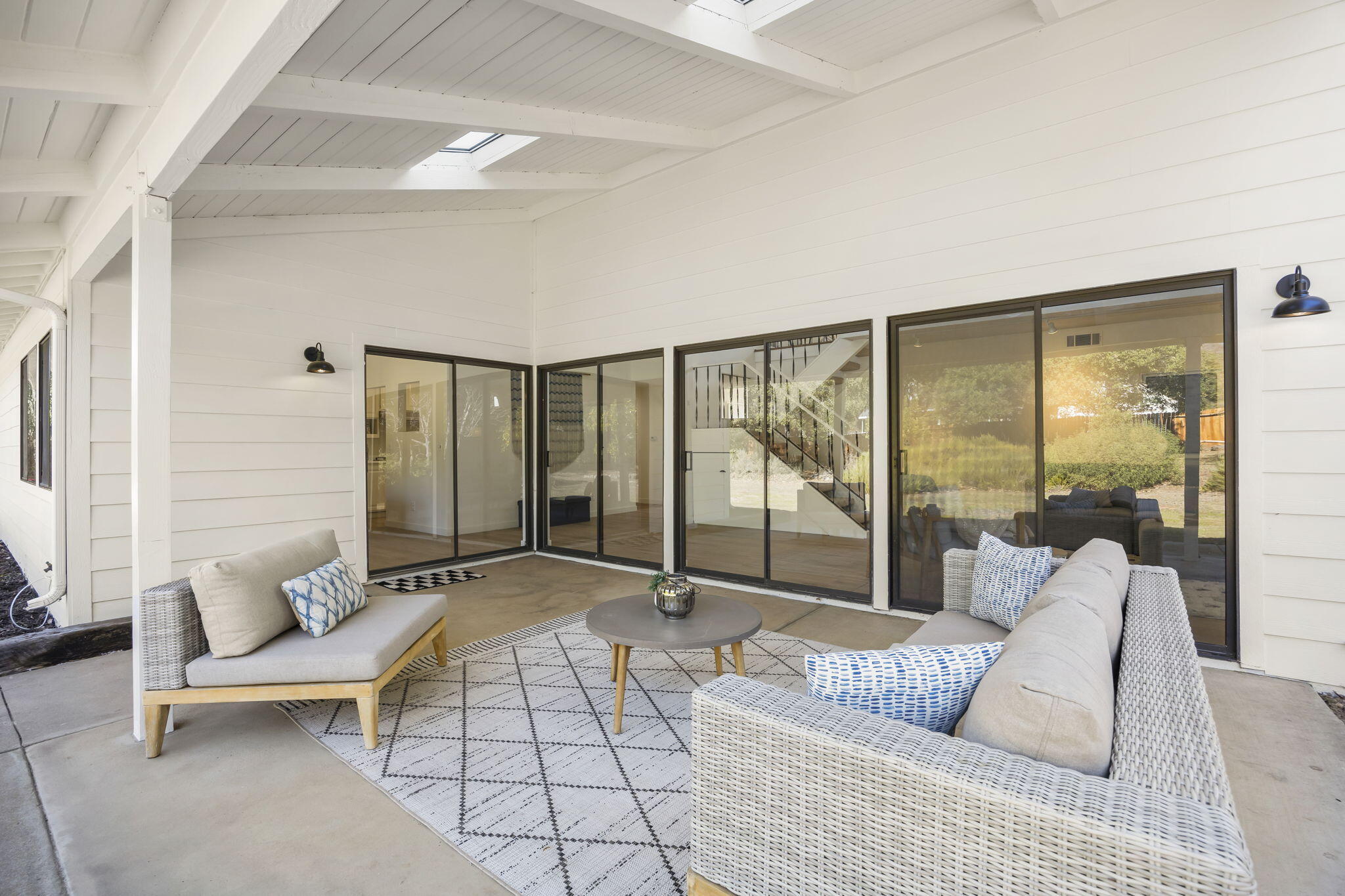 885 Oakwood Street Ojai, CA 93023 - Photo 7 of 35 7-web-or-mls-Upmarketmedia_885Oak-125