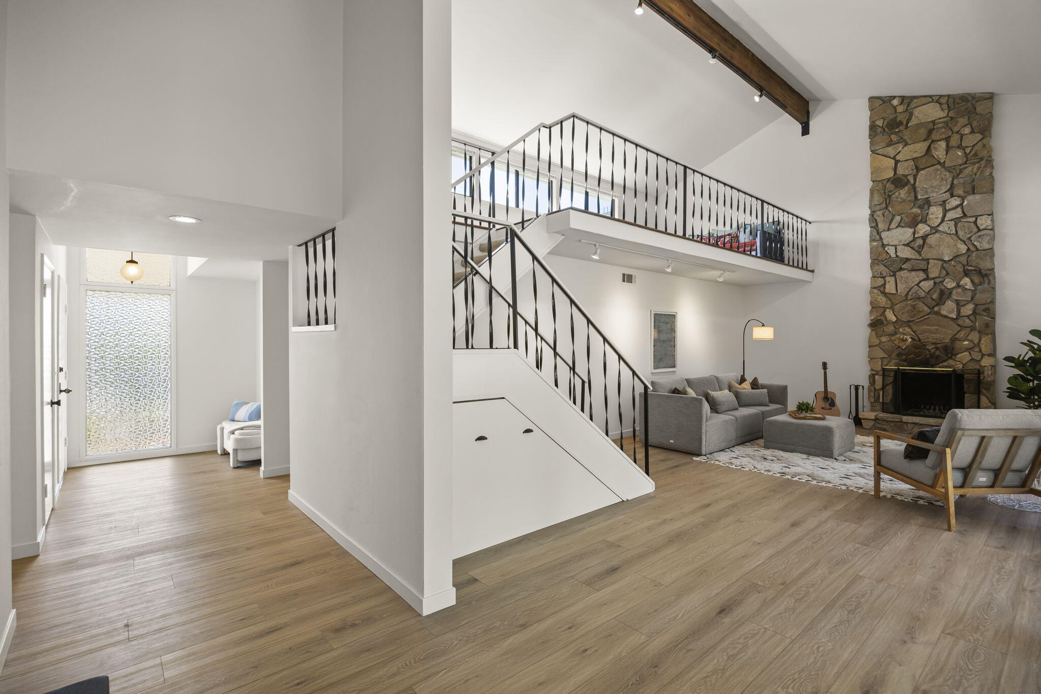 885 Oakwood Street Ojai, CA 93023 - Photo 10 of 35 a view of entryway with wooden floor