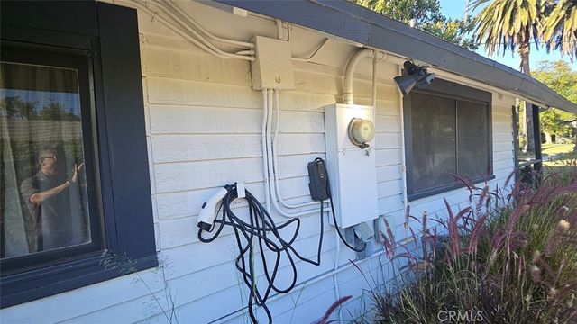 a view of a back yard